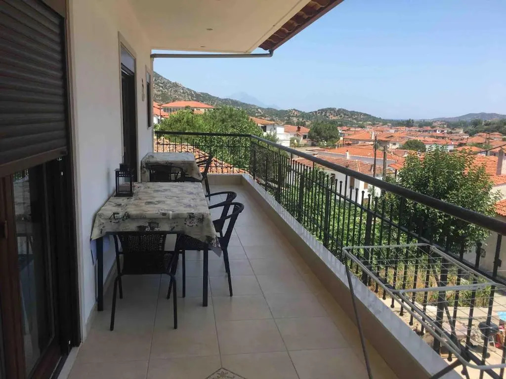 Summer house with the view of Athos