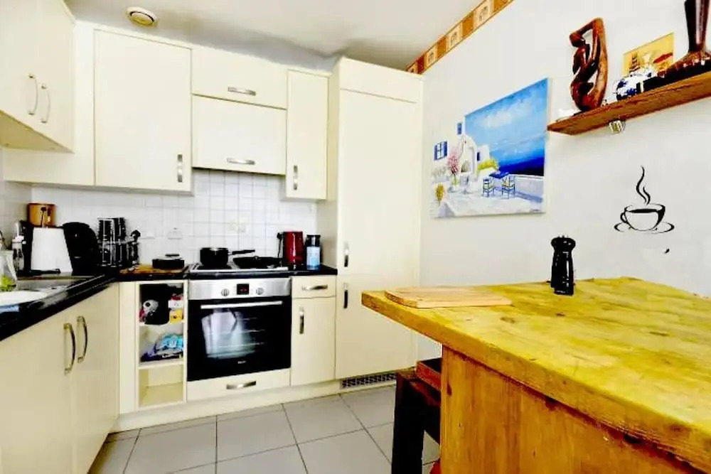 Amazing Riverside Boheme Home in SW London!