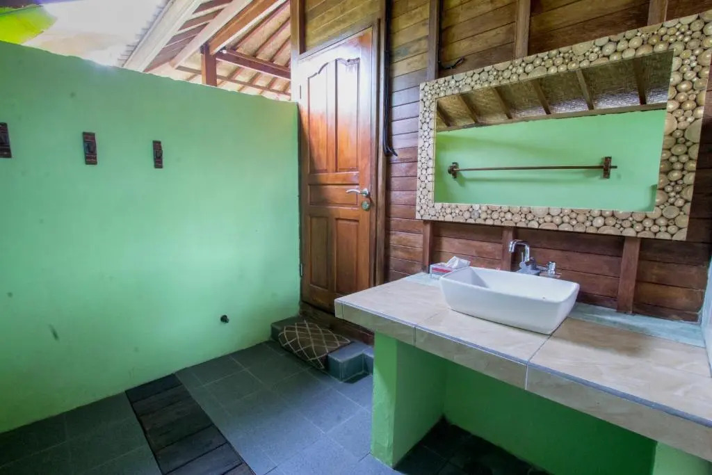 Amora Huts