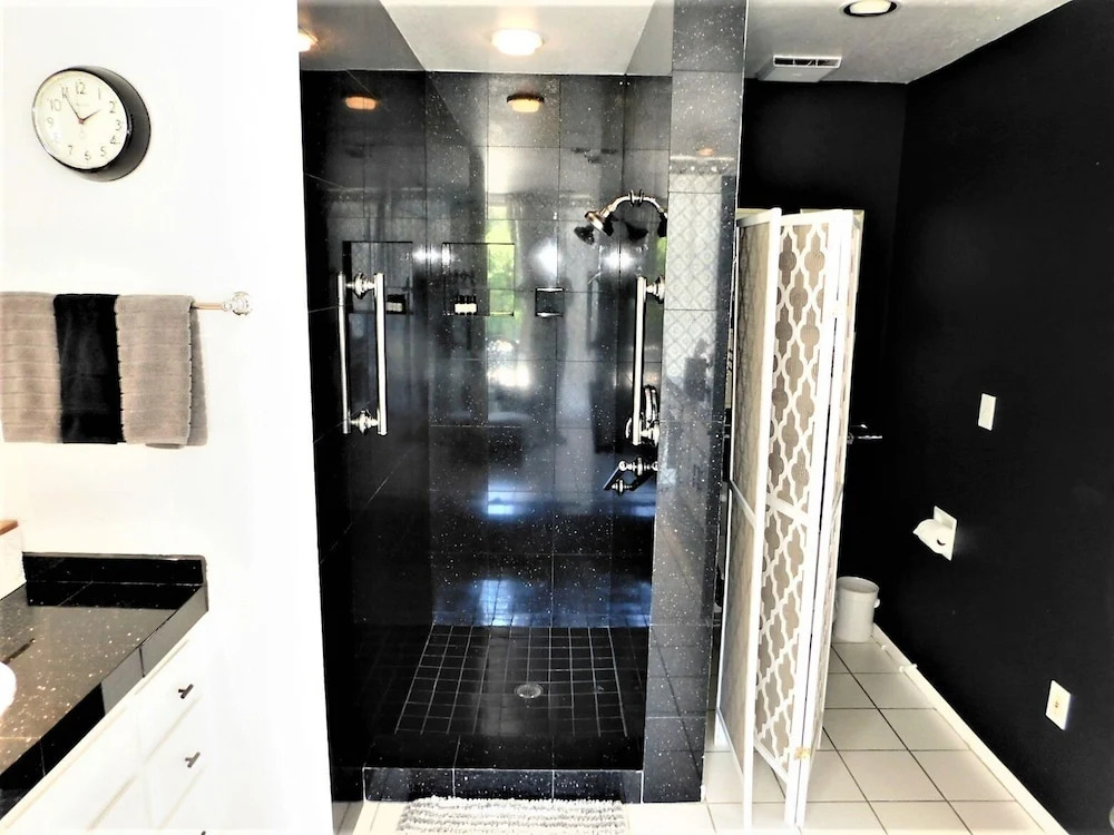 The Desert Pearl - Private Pool & Spa!