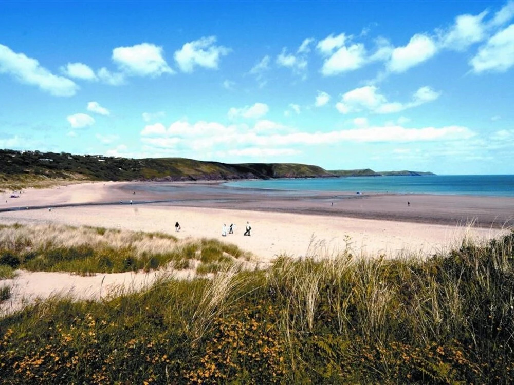 Comfortable Urban Residence Within Walking Distance of the City Centre and the Beach at Pembroke
