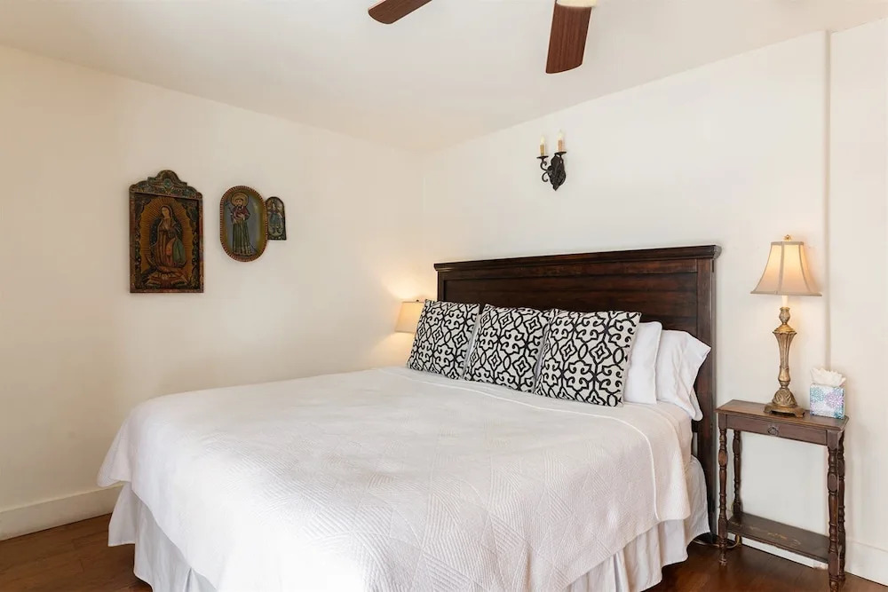 Tecolote - Authentic Home Right Next to The Plaza, Hot Tub, Roof Deck