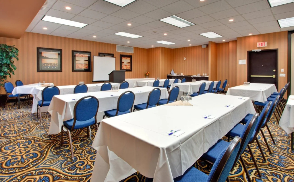 Holiday Inn Express Airport Calgary by IHG
