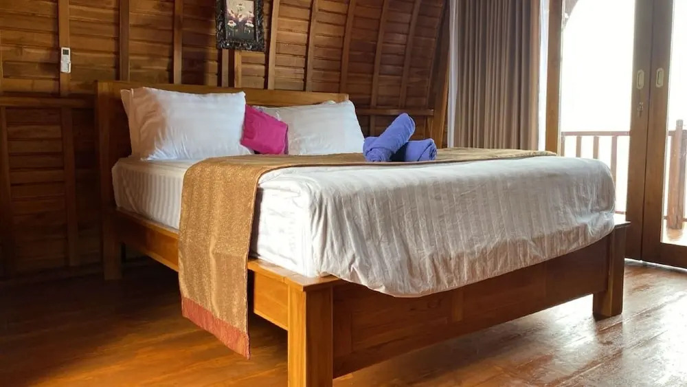 Suwehan Beach Cliff House with Hammock