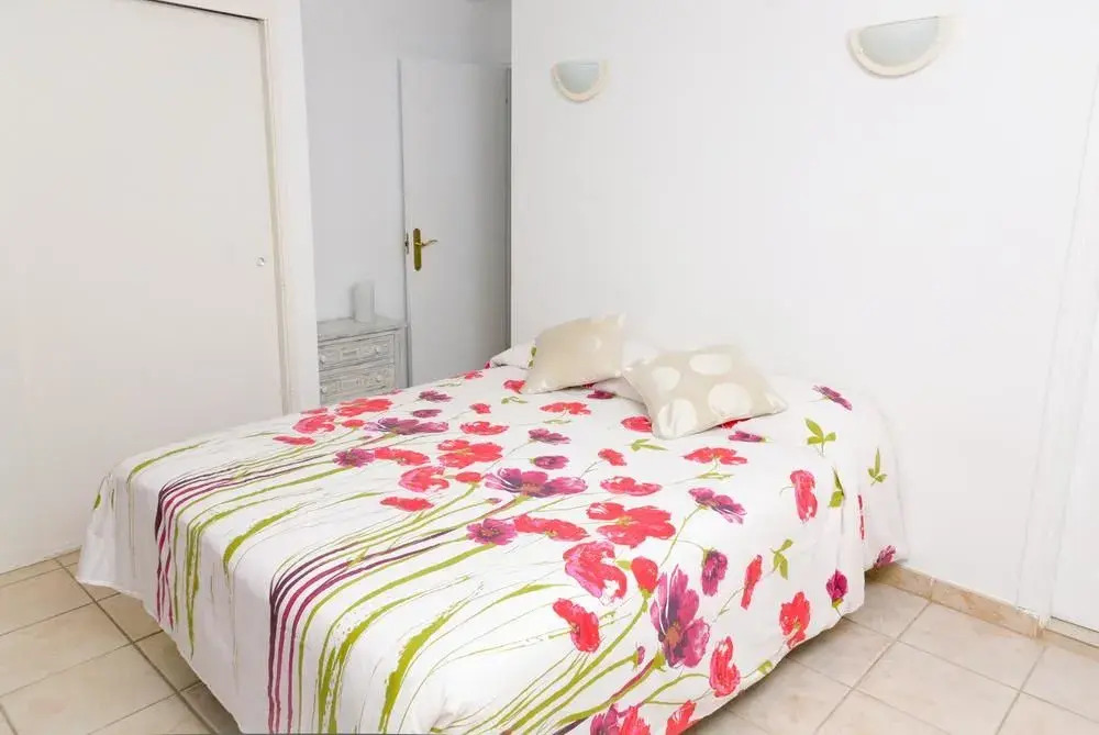 2 Bedroom Condo 02136063 by HomeRez