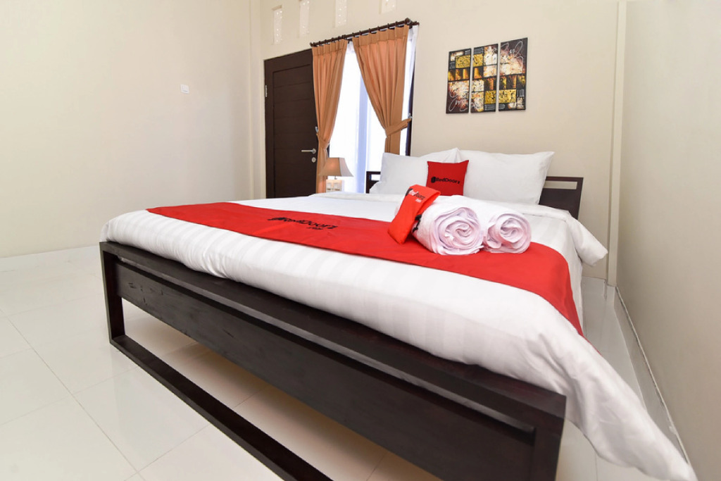 RedDoorz Plus near Jalan Imam Bonjol Denpasar
