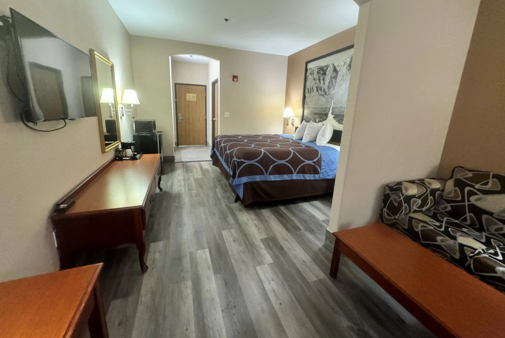Super 8 Huntsville