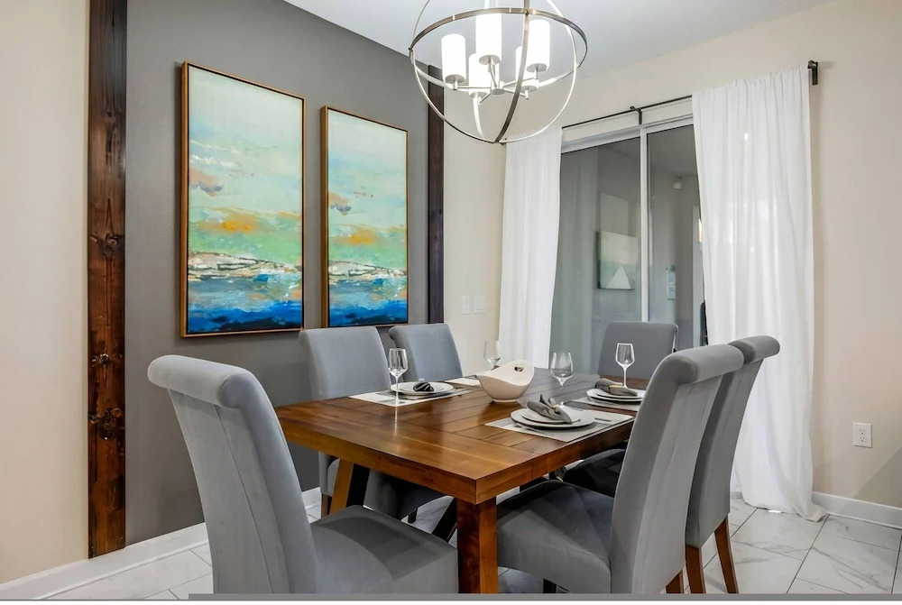 Luxury 4BR Villa w Pool Near Disney Parks