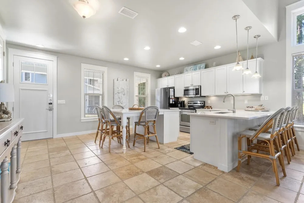 1369 Laurel Grove "the Crows Nest"