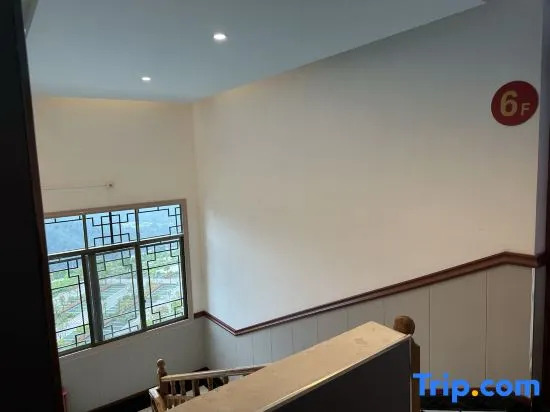 Xijiang Chaoyang Vacation Apartment (Qianhu Miao Village West Gate Tourist Service Center)