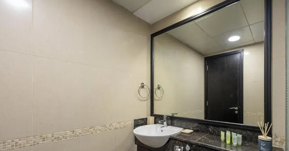 LUX The JLT Gold Crest Suite