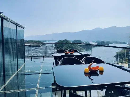 Xiandao Lake Four Seasons Lakeside Hotel (Sky City Scenic Area)