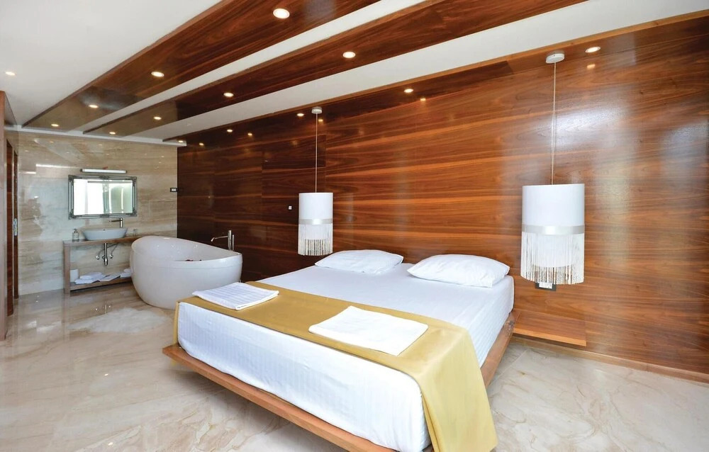 Awesome Home in Podstrana With Wifi and 8 Bedrooms