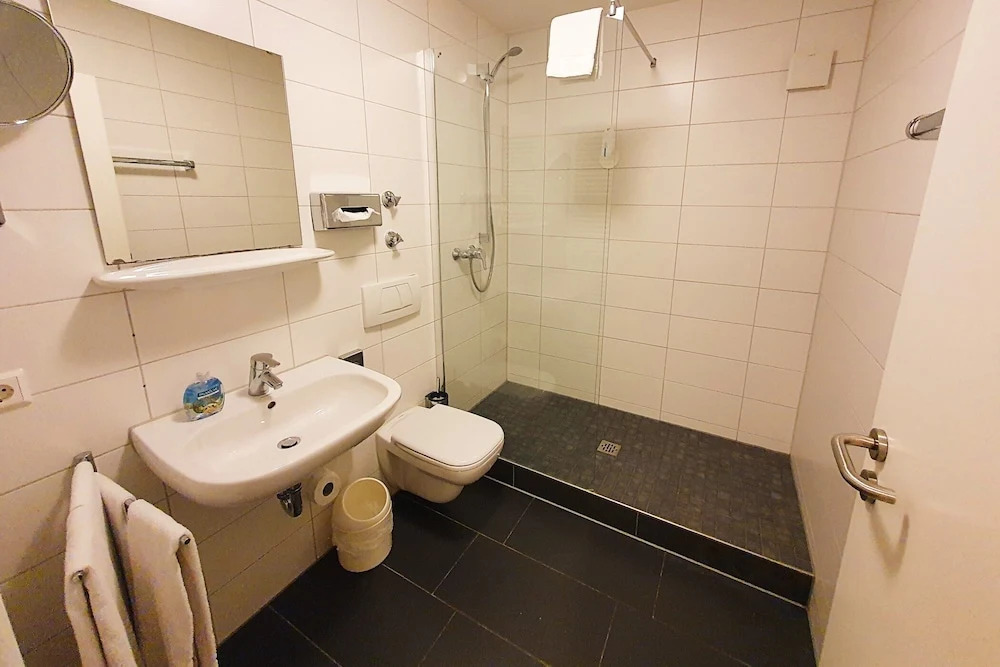Sport Hotel Kenzingen inklusive Schwimmbad, Sauna und Frühstück nähe Europa-Park
