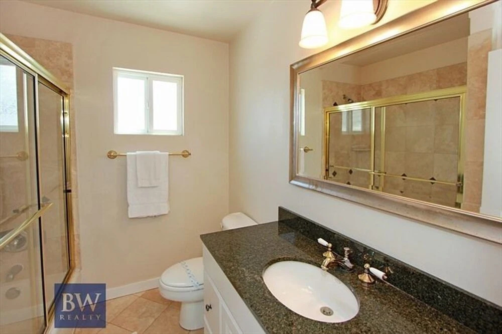 2000 W Ocean Front Liu 3 Bedroom Home
