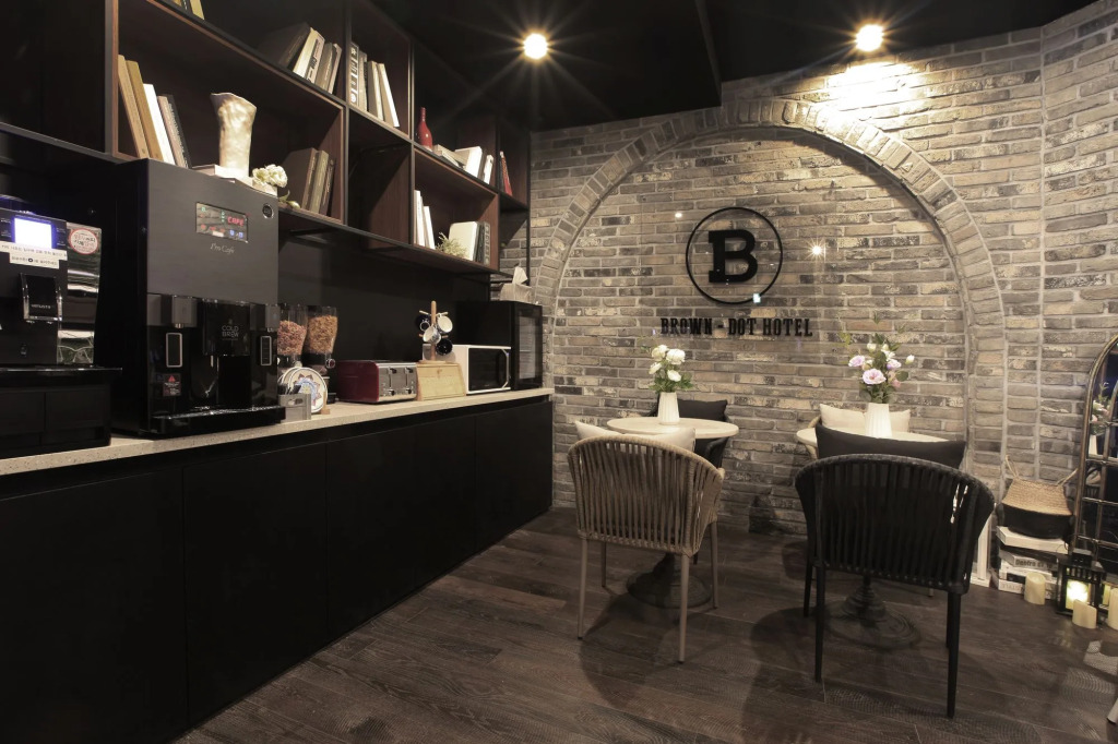 Brown Dot Yangjeong
