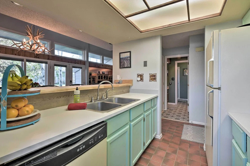 Sunny Pagosa Springs Escape w/ Deck & Views!