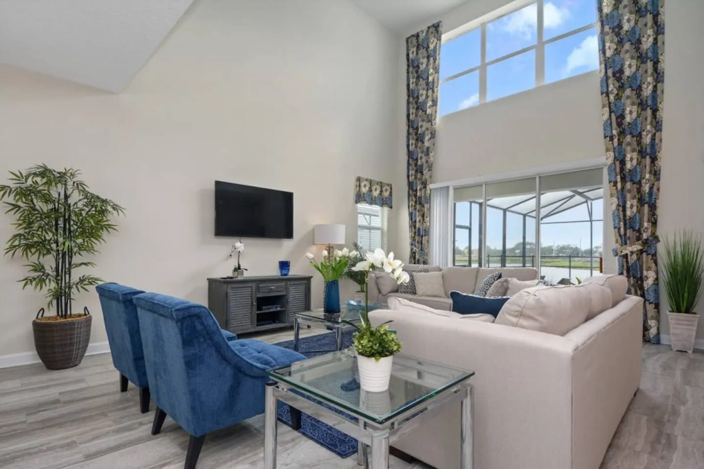 Spacious home with a great private pool near Disney