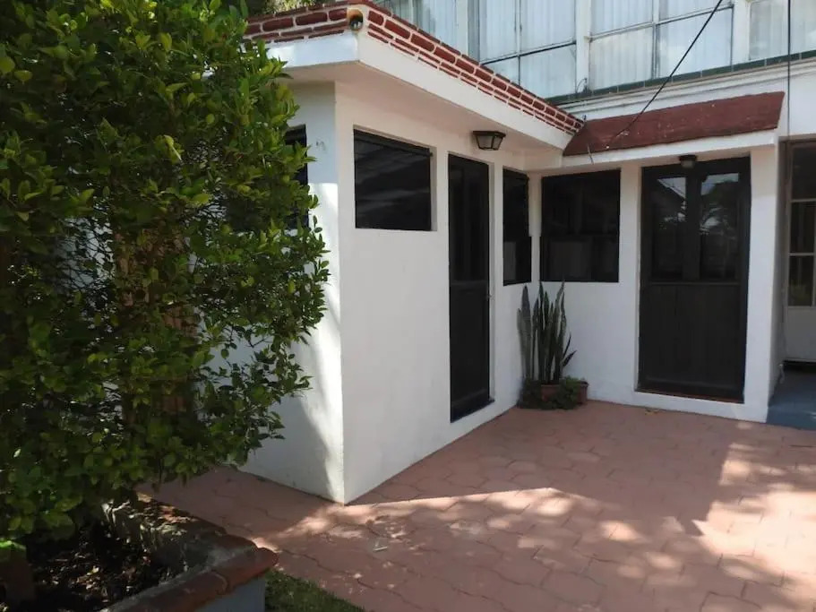 Habitación independiente a pie del lago con AC