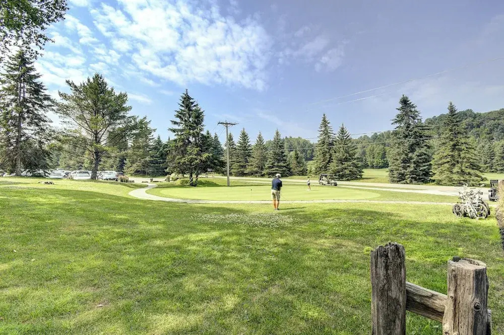 1704 Chemin du Golf