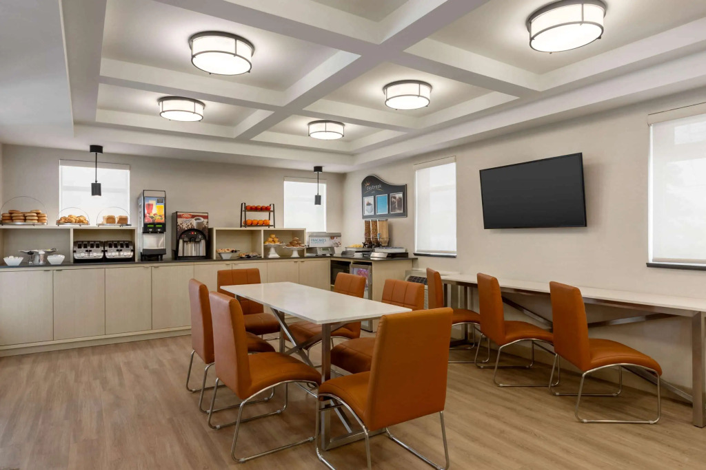Days Inn by Wyndham Toronto West Mississauga