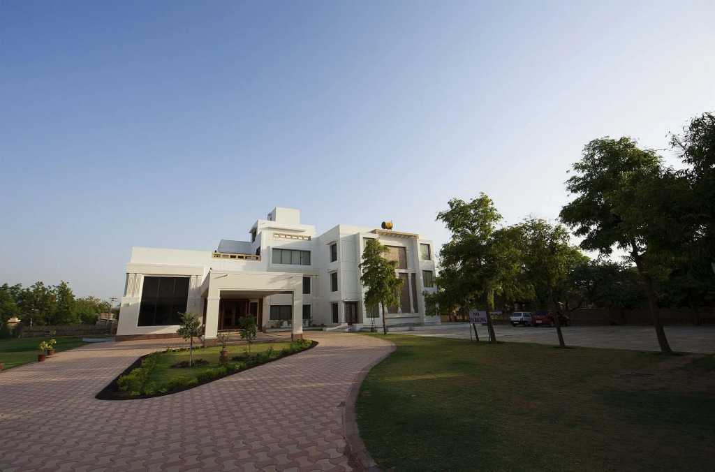 Lariya Resort