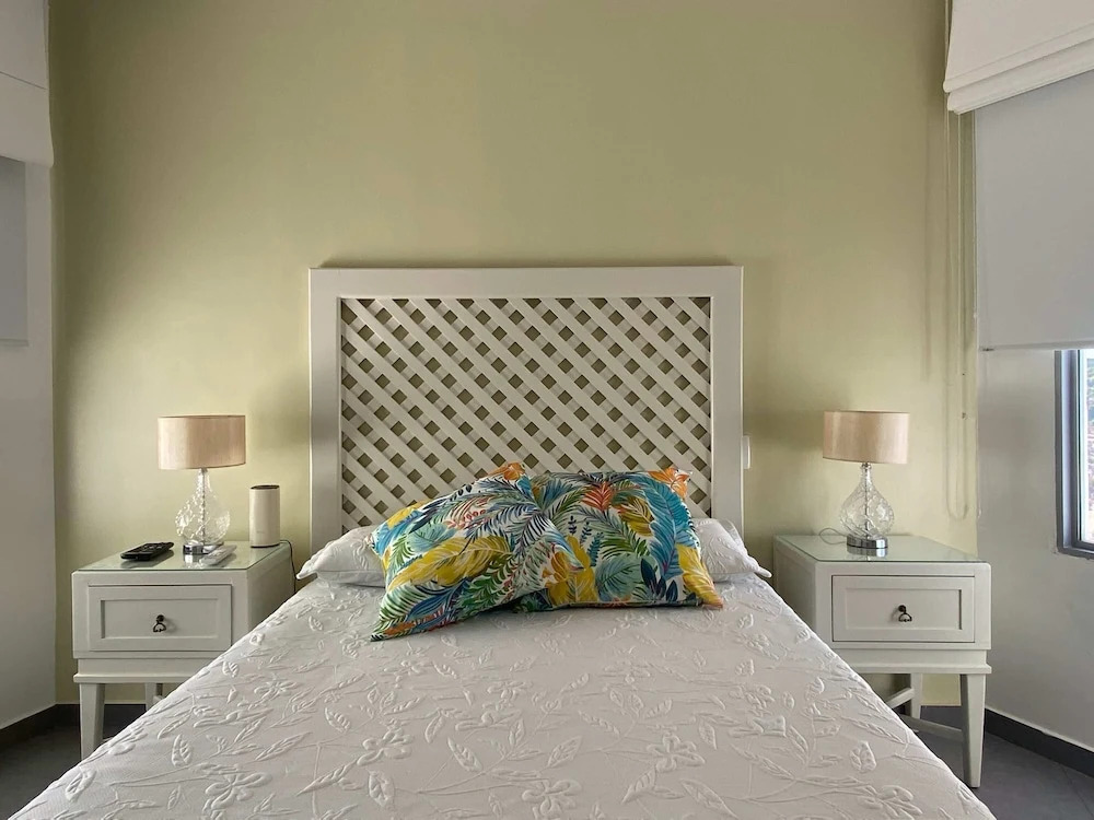 w Amazing 3BR w Ocean View in Marbella
