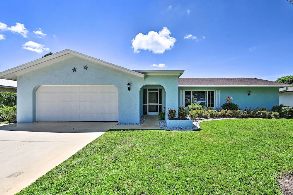 Naples Paradise w/ Private Pool, 4 Mi to Beach!