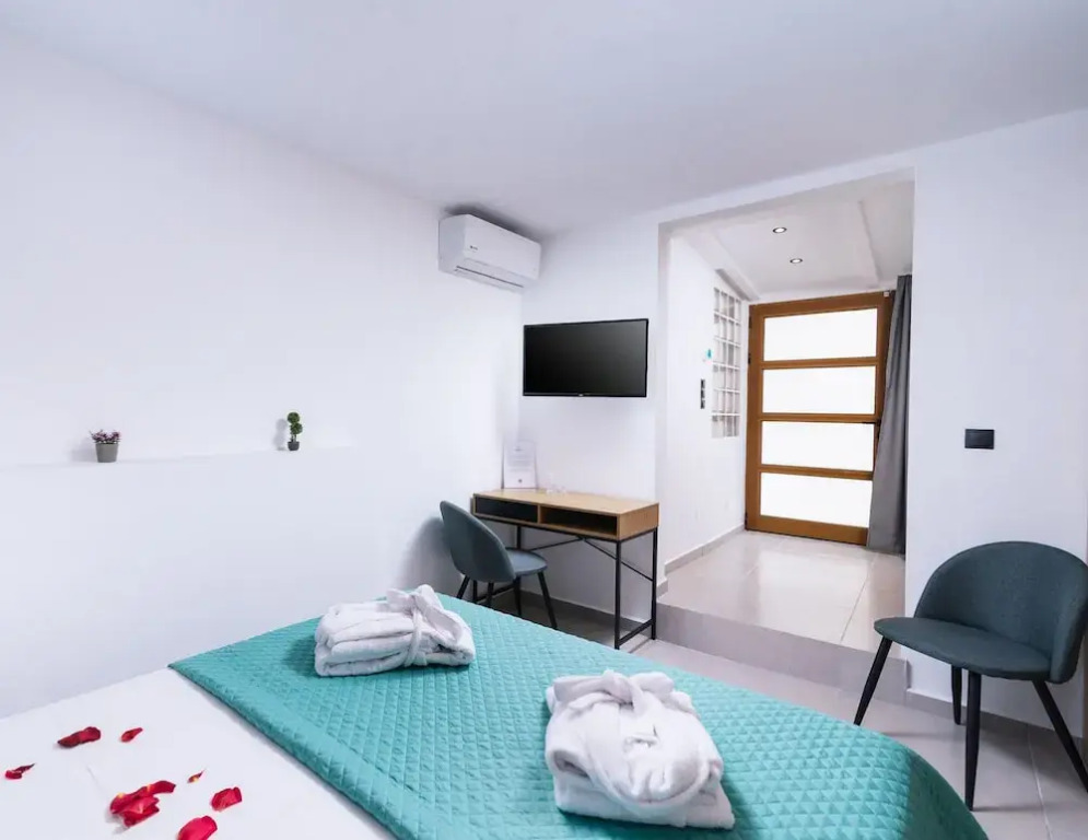 Alcyone Studios and Apartments