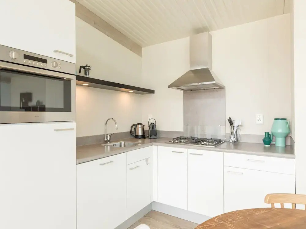 Comfy Lodge with 2 Bathrooms near Beach