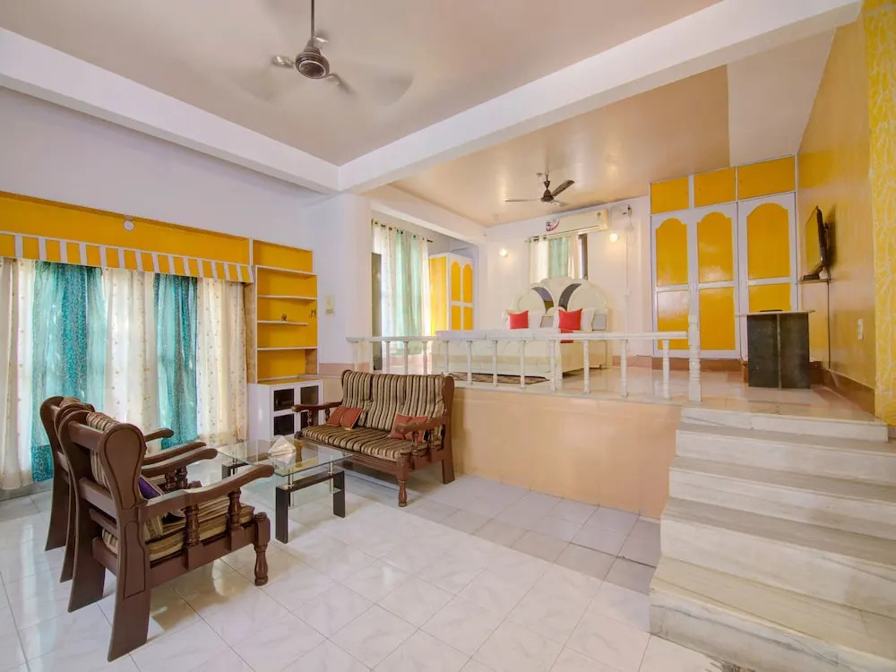 OYO 13542 Urban House