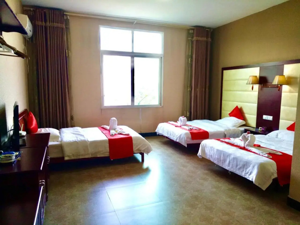 XiShuangBanNa International Aerial Garden South of Mekong River Business Hotel 傣江南商务酒店