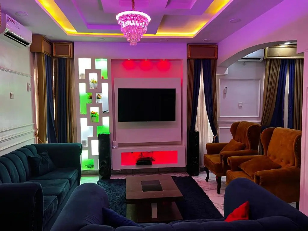 New Luxury 3 bedroom Duplex with private gym and close to Ikeja Airport