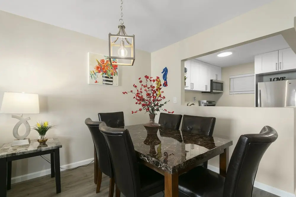 2 Bedroom 2Bath Deluxe Apt with Patio