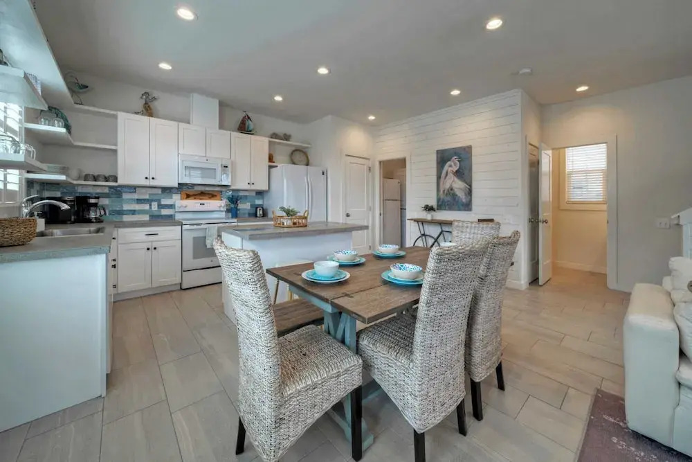 Sleeps 20 2 Homes in Mercer Village w/ Pool Heart of Old Town, Walkable