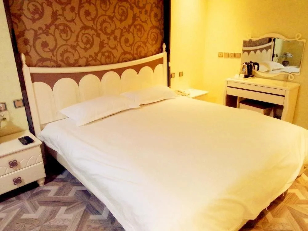 Longbai Business Hotel