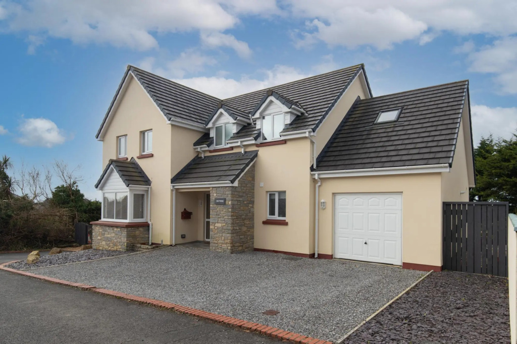 Maynor - Large Luxury House, Log Burner, Central Location