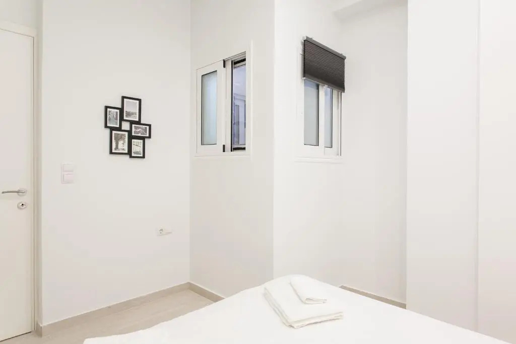 Minimal 2 BR near Olympic Stadium - 15 min walk