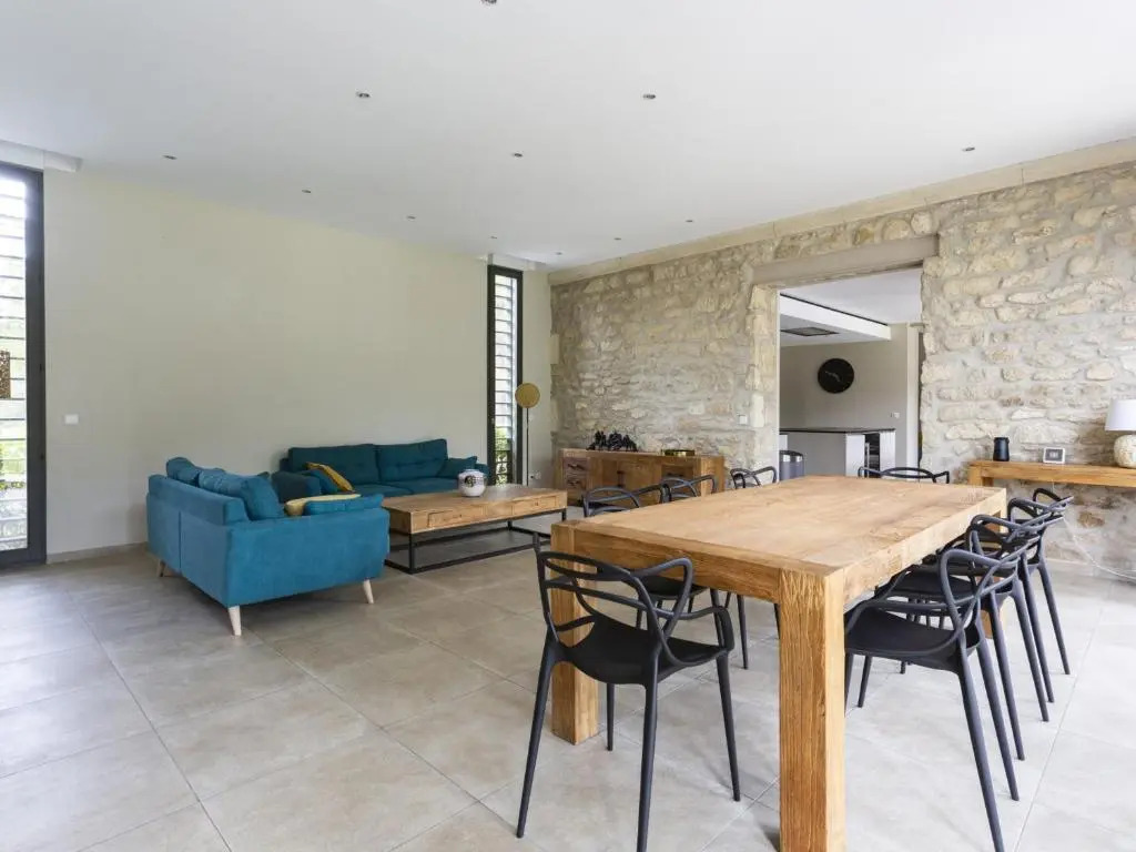**Charmant Mas Rénové avec Piscine et Jardin au Cœur de la Provence!** - FR-1-599-17