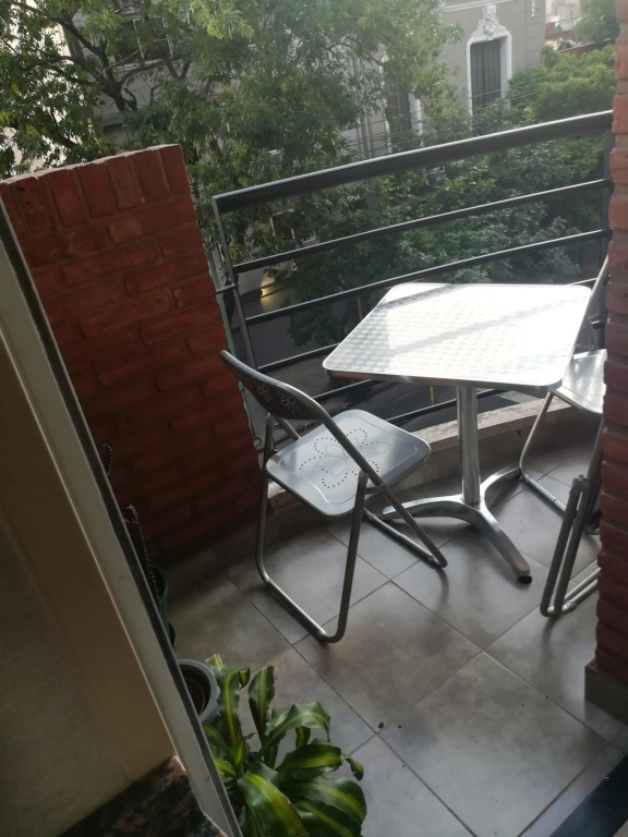 Apartamento monoambiente amplio 2 baños luminoso con balcón cercano a Hospital Italiano y Shopping Abasto Almagro