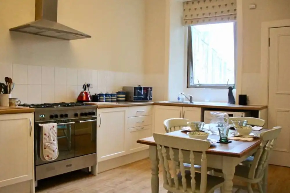 Classic 2 Bedroom Edinburgh Flat