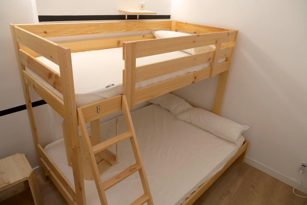 Guitar Hostel