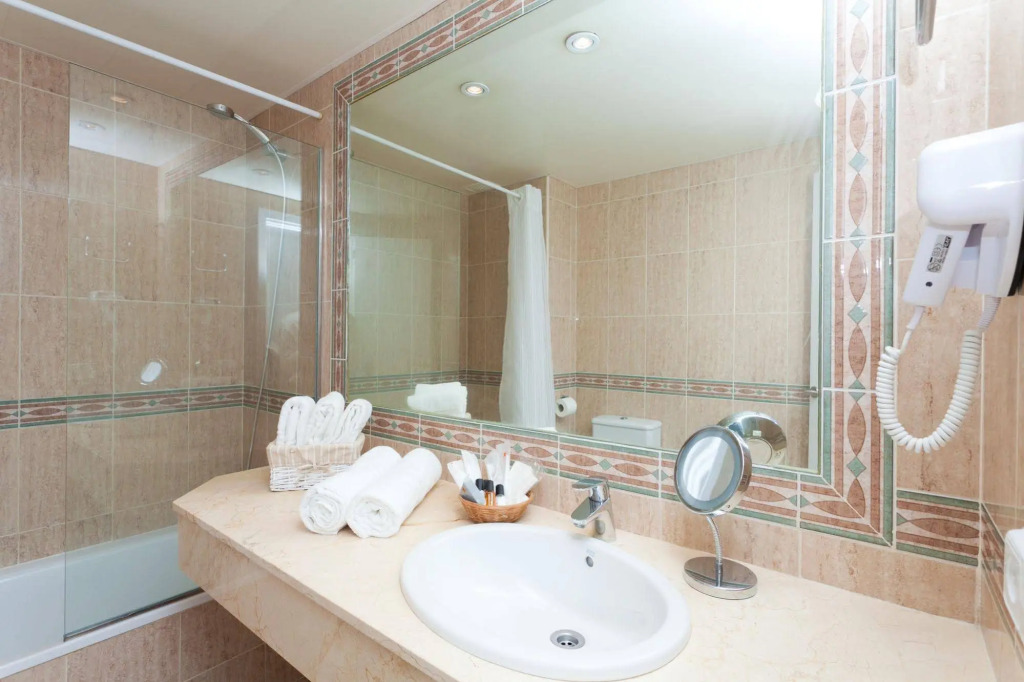 FERGUS Style Cala Blanca Suites