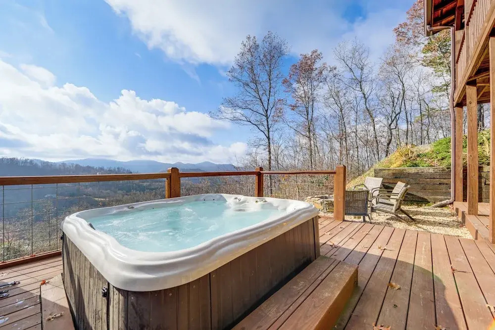 Elevated Cabin Bordering Smoky Mountain Nat'l Park