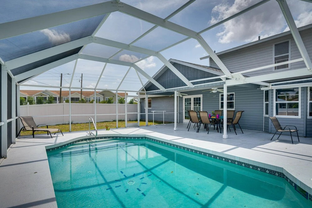 Screened-in Lanai + Yard: Port Charlotte Retreat
