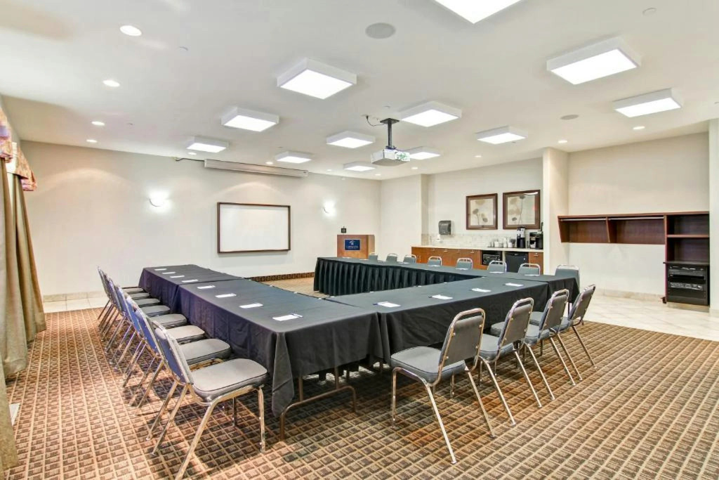 Coast Weyburn Hotel