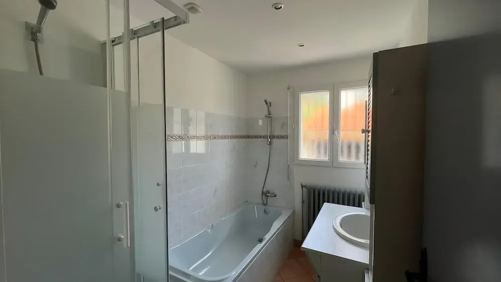 Villa in St Denis with Pool & Pyrenees View