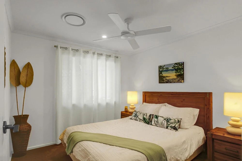 Endless Summer Beach Retreat-pet friendly, walk to shops