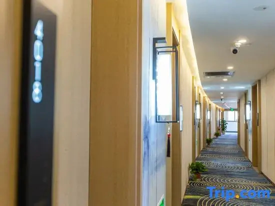 Qingmu Select Hotel (The Sun Yat-sen Mausoleum Qilin Arch)