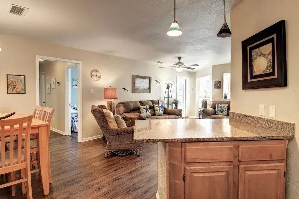 Beach Bumb Headquarters - 2 Br condo